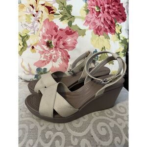 Crocs Women’s 9 Leigh II Cross Ankle Strap Wedge Sandals Beige Canvas 204950 NEW